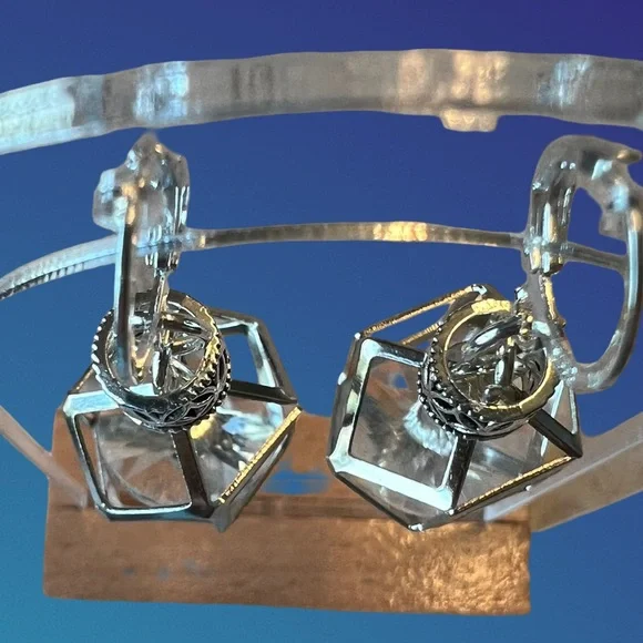 Elegant Silver Tone Geometric Dangling Earrings - Picture 5 of 7